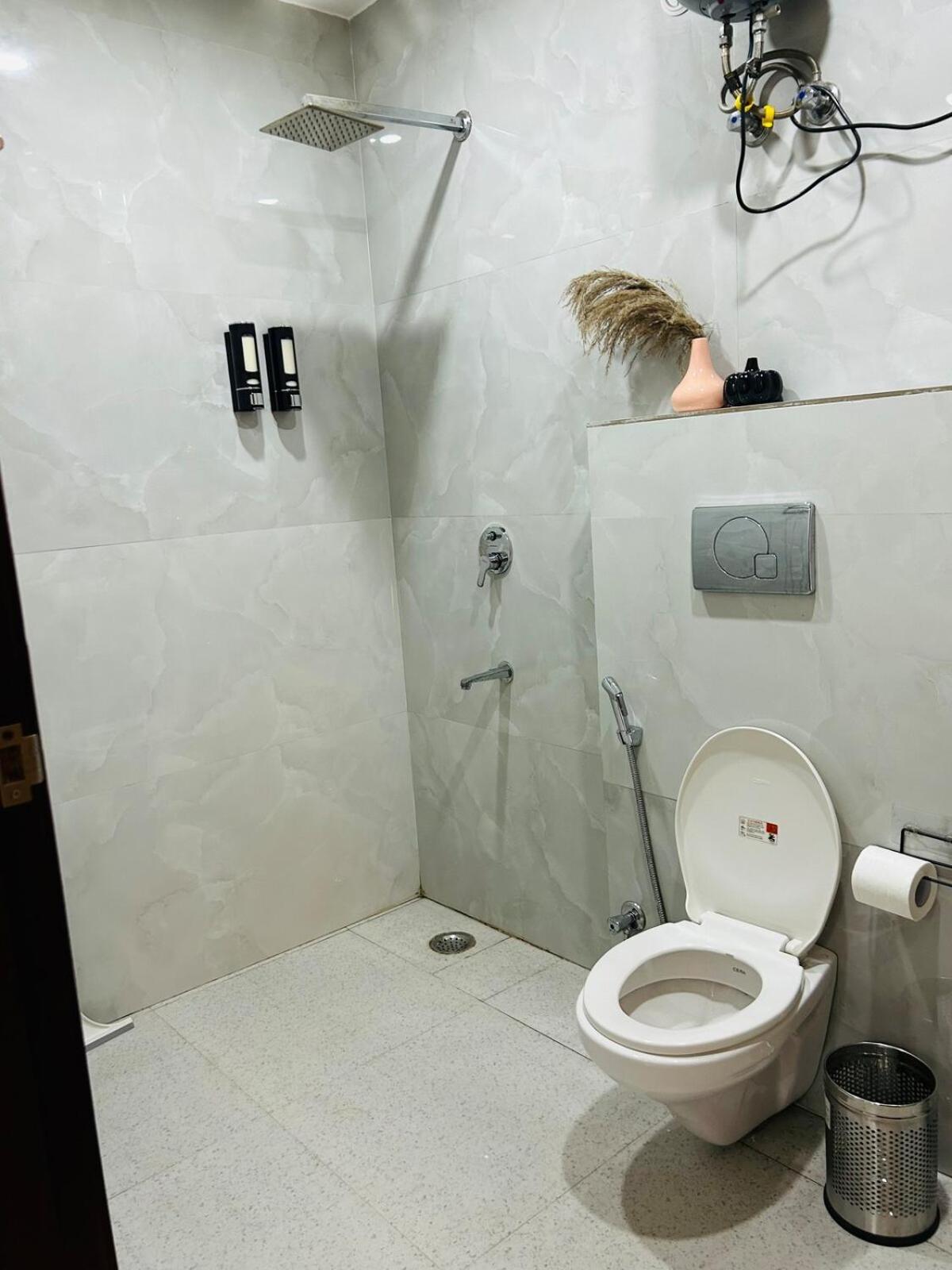 Apartment House Of Solace At Chattarpur 3bhk *