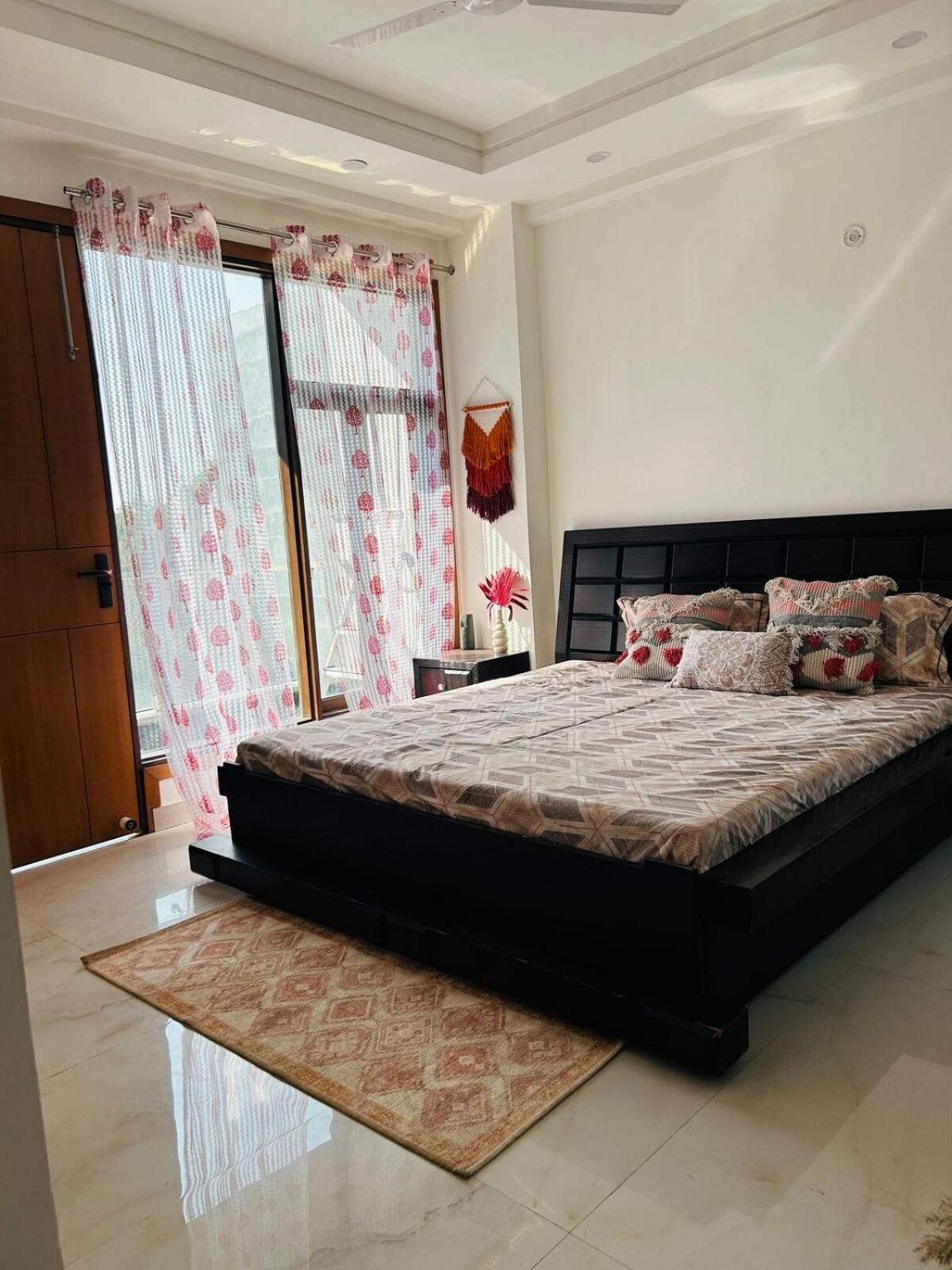 House Of Solace At Chattarpur 3bhk Apartment *